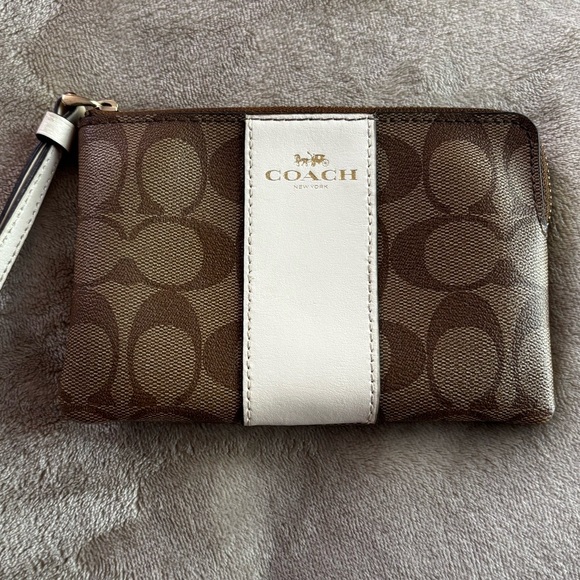 Corner Zip Wristlet‎ In Signature Canvas - Picture 1 of 6